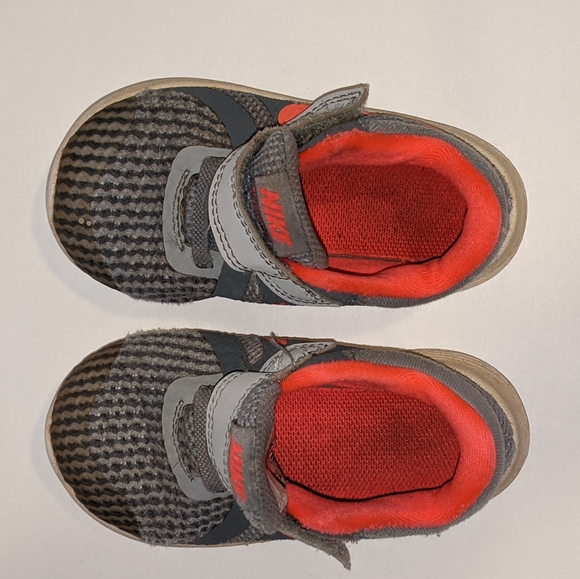 Nike Revolution Toddler Shoes Wolf Grey Pink - Picture 6 of 9